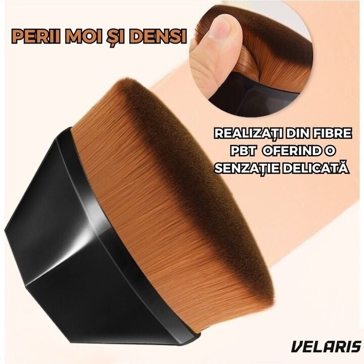 Pensulă kabuki pentru fond de ten, ultra-soft, design ergonomic, neagră