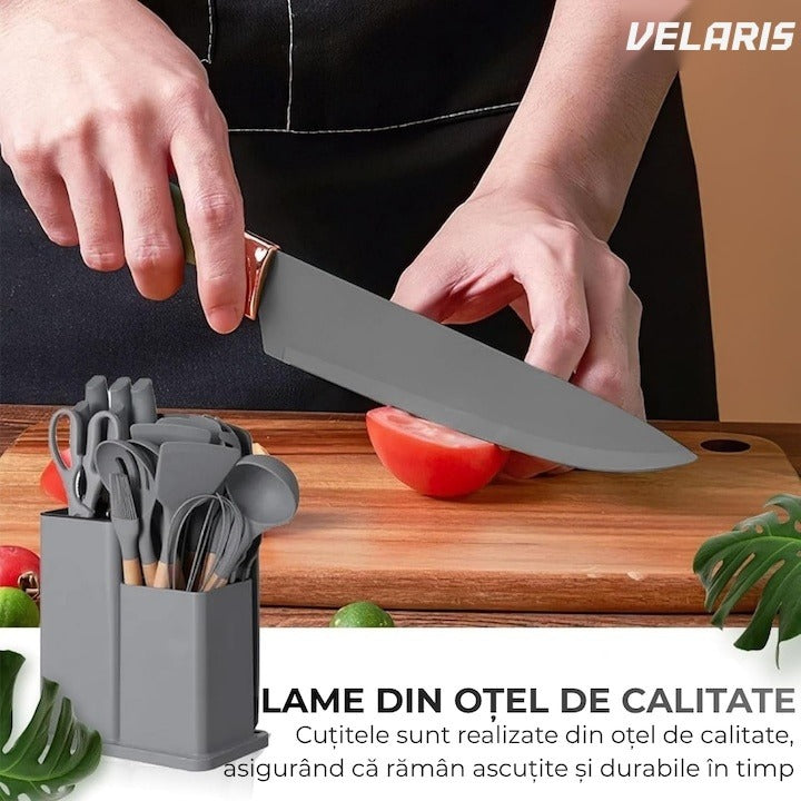 Set 19 ustensile de bucătărie silicon termorezistent și bambus, cuțite inox, suport organizator, Design Gri