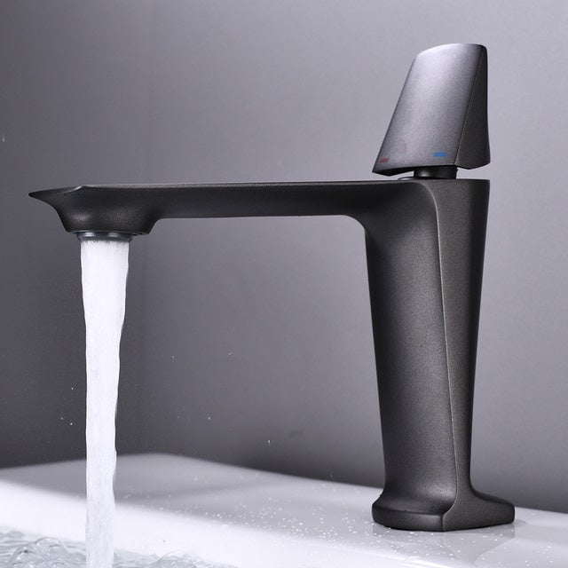 Baterie chiuveta Alan negru mat, inaltime 175 mm, design modern