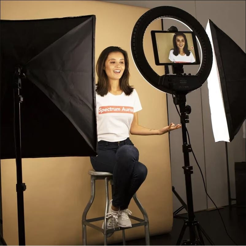 Ring light circular LED profesional, diametru 45 cm, conexiune USB, 3 moduri de iluminare