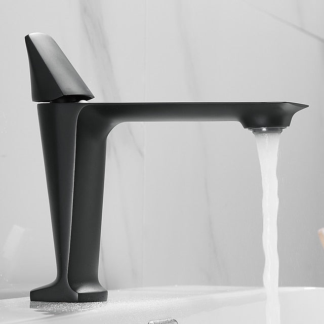 Baterie lavoar baie Alan negru mat inaltime 175 mm pipa 110 mm montaj pe chiuveta din alama design modern