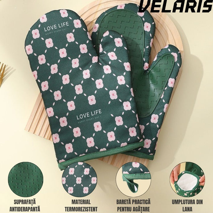 Set 2 manusi pentru cuptor sau gratar, rezistenta pana la 350°C, umplutura din lana, material textil si cauciuc, model verde