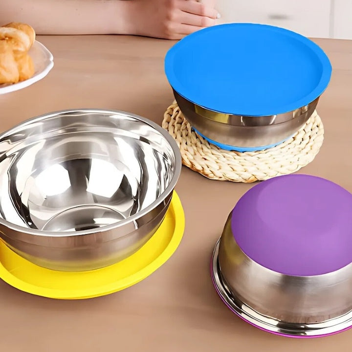 Set 3 boluri cu capace și bază antiderapantă, inox + plastic, diametre 20-22-24 cm, multicolor