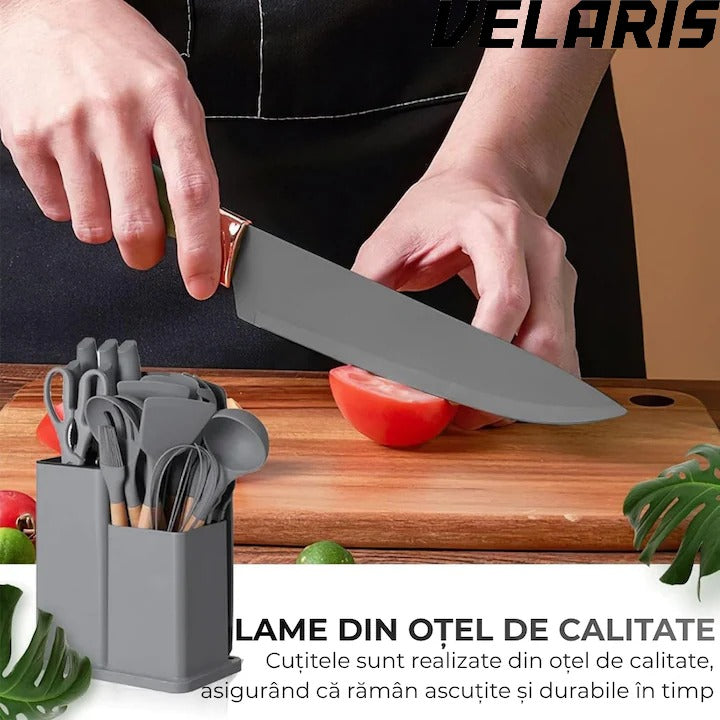 Set Ustensile Bucatarie 19 Piese Silicon Termorezistent si Bambus, Cutite Inox, Suport Organizator Compact, Design Gri Elegant