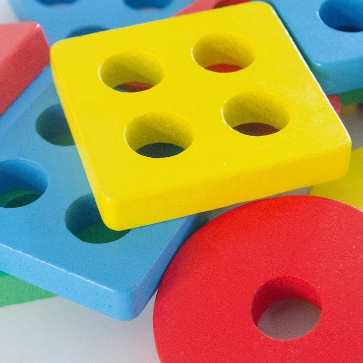 Jucărie de sortare din lemn pentru copii, 16 piese, forme geometrice, 4 coloane de sortare